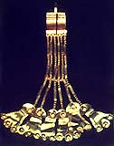 Золотые серьги, найденные при раскопках Трои 